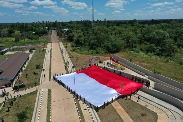 Peringati Hut Ri Ke Korem Merauke Bentangkan Bendera Merah