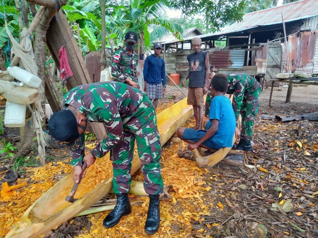 Lestarikan Kearifan Lokal Papua Satgas Pamtas Ri Png Bantu Warga